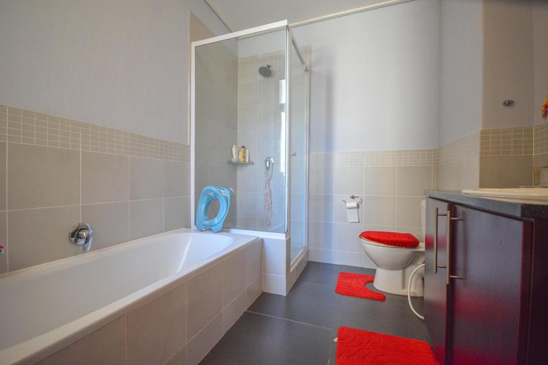 2 Bedroom Property for Sale in Sea Point Western Cape